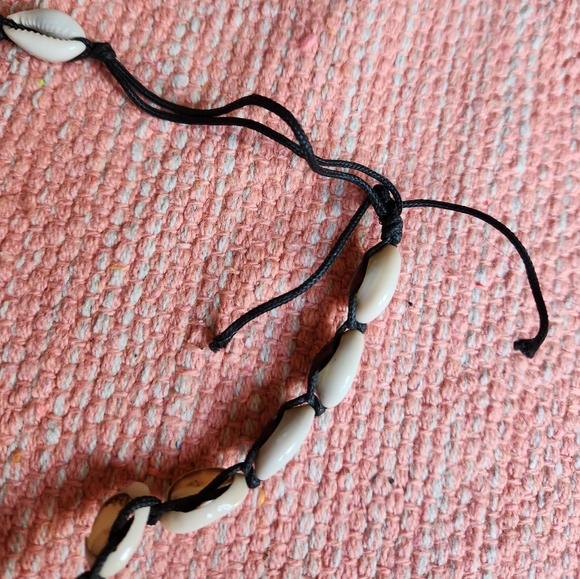 Y2K Shell Beaded Necklace - Picture 2 of 4